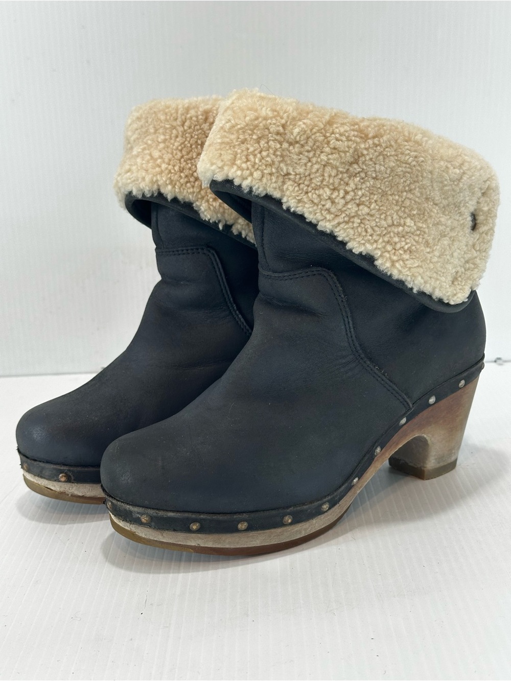 Ugg Lynnea Black Nubuck Leather Fold Down Ankle Bootie Shearling Women’s Size 6